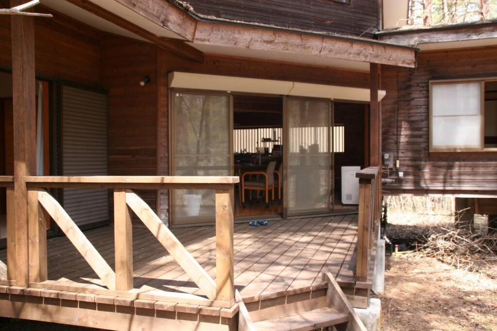 北軽井沢の貸別荘一棟貸し切り-庭とウッドデッキつき Azumaiokozan Esterno foto