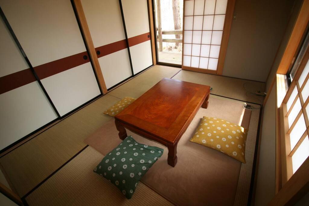 北軽井沢の貸別荘一棟貸し切り-庭とウッドデッキつき Azumaiokozan Esterno foto