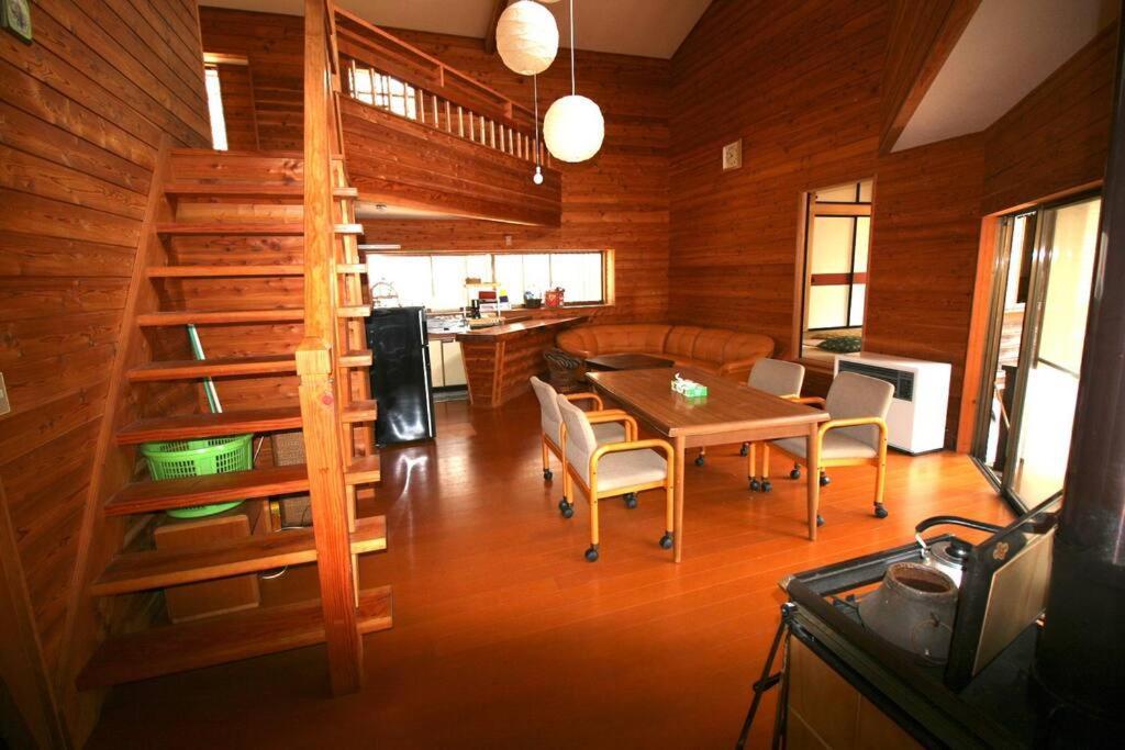 北軽井沢の貸別荘一棟貸し切り-庭とウッドデッキつき Azumaiokozan Esterno foto