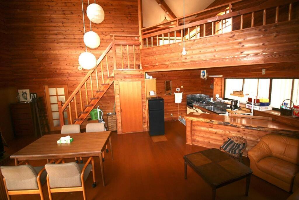 北軽井沢の貸別荘一棟貸し切り-庭とウッドデッキつき Azumaiokozan Esterno foto