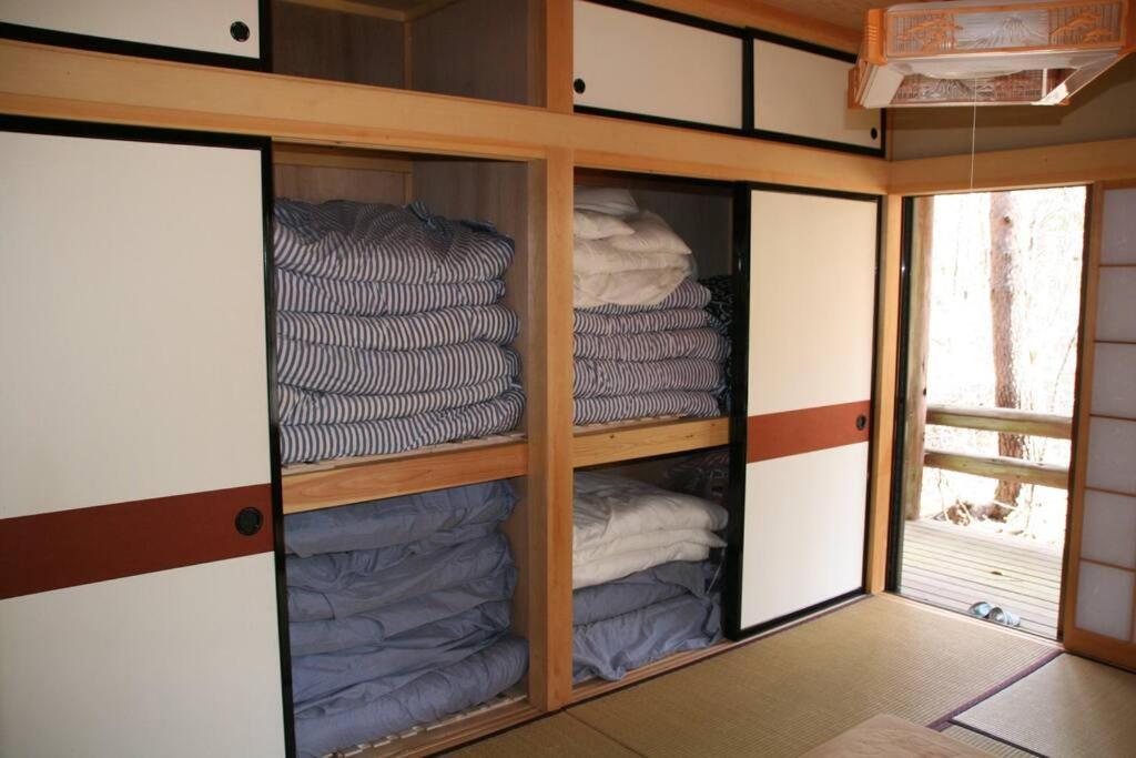 北軽井沢の貸別荘一棟貸し切り-庭とウッドデッキつき Azumaiokozan Esterno foto